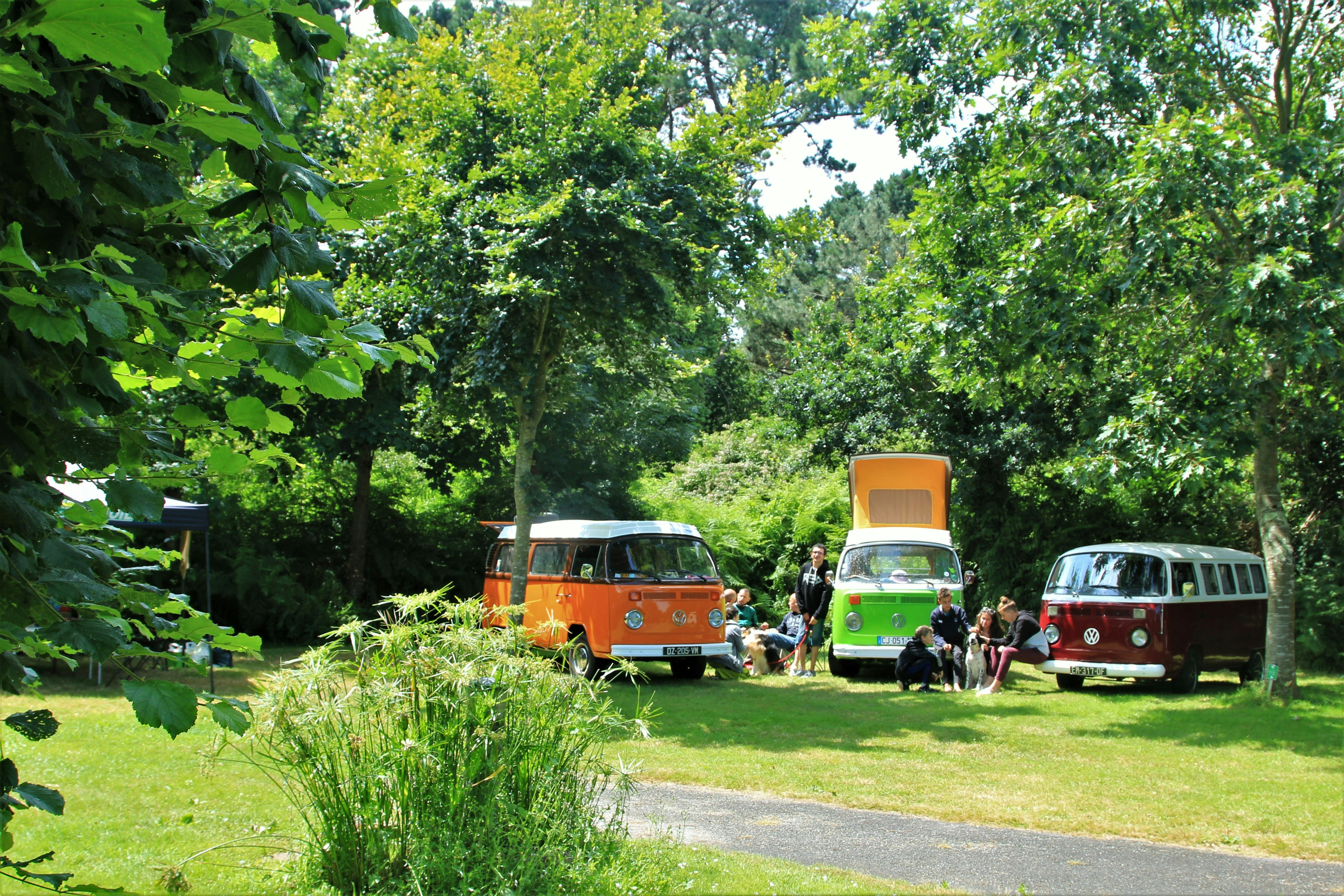 Camping La Ferme de Lann Hoedic - Kleinbus am Campingplatz