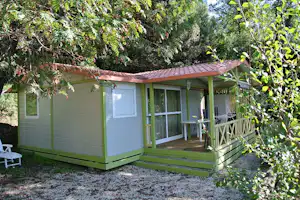 Camping La Ferme Riola - Mobilheim mit Terrasse auf dem Campingplatz