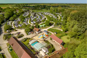 Camping La Ferme des Aulnes - Campingplatz mit Freibad aus der Vogelperspektive