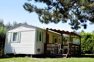 Camping La Ferme du Lac - Mobilheim mit überdachter Veranda
