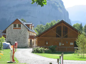 Camping Ferme Noemie Camping la Ferme Noémie - Blick auf das Sanitärgebäude des Campingplatzes