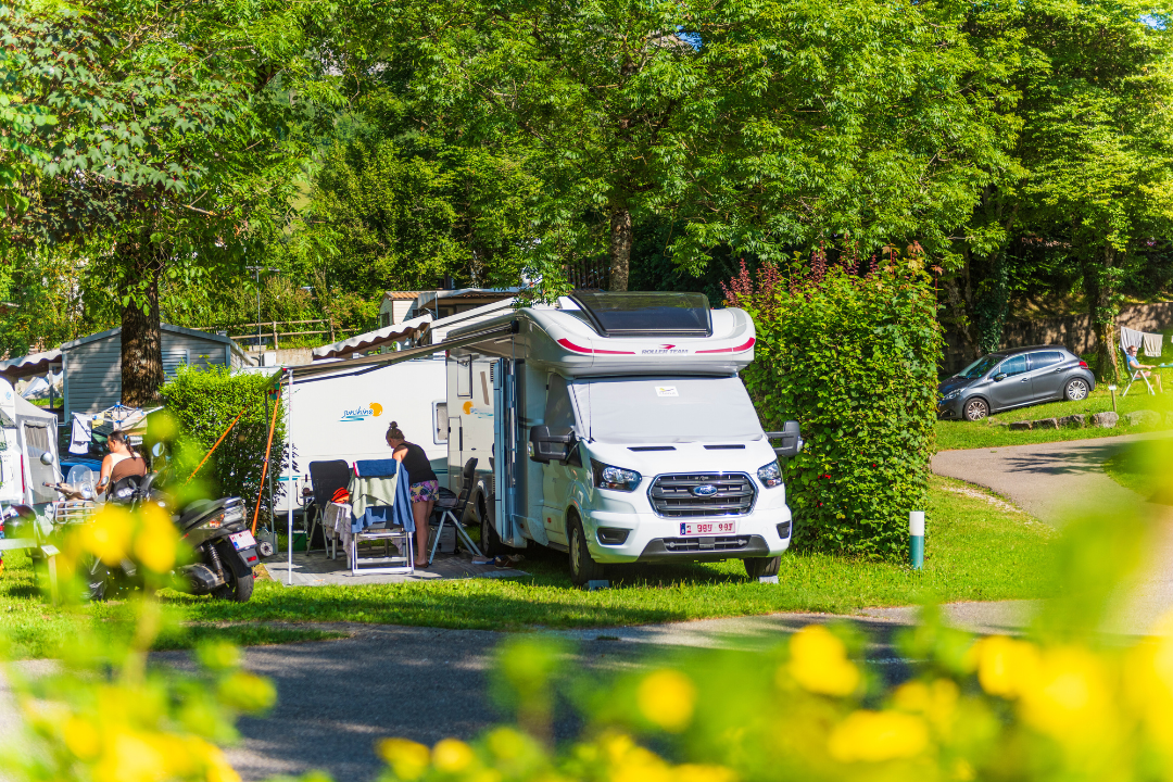 Camping La Ferme - Standplätze im Grünen auf dem Campingplatz