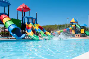 Camping La Foce - Wasserrutschen auf dem Campingplatz