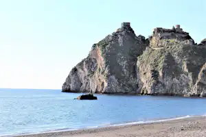 Camping La Focetta Sicula - eine Festung auf der Klippe