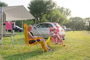 Camping La Fontaine - Camper auf dem Wohnwagen- und Zeltstellplatz vom Campingplatz