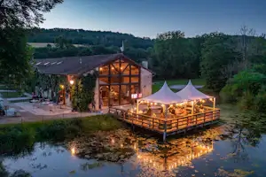 Camping La Forge de Sainte Marie - Restaurant terrasse am abend