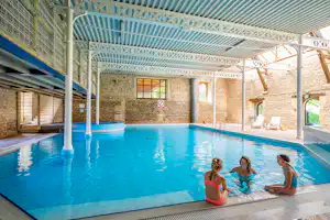 Camping La Forge de Sainte Marie - Schwimmbad mit Überdachung