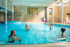 Camping La Forge de Sainte Marie - Spielmöglichkeiten im Schwimmbad des Campingplatzes