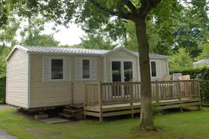 Camping La Forêt - Mobilheim mit Terrasse im Grünen auf dem Campingplatz