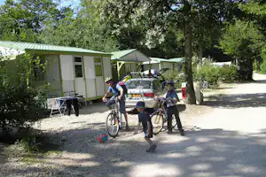 Camping La Forêt - Fahrrad- und Spazierwege auf dem Campingplatz