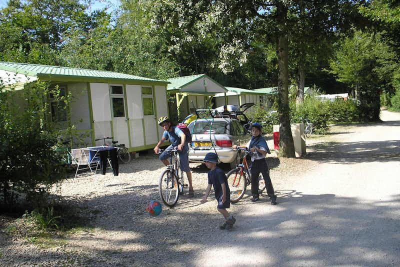Camping La Forêt - Fahrrad- und Spazierwege auf dem Campingplatz
