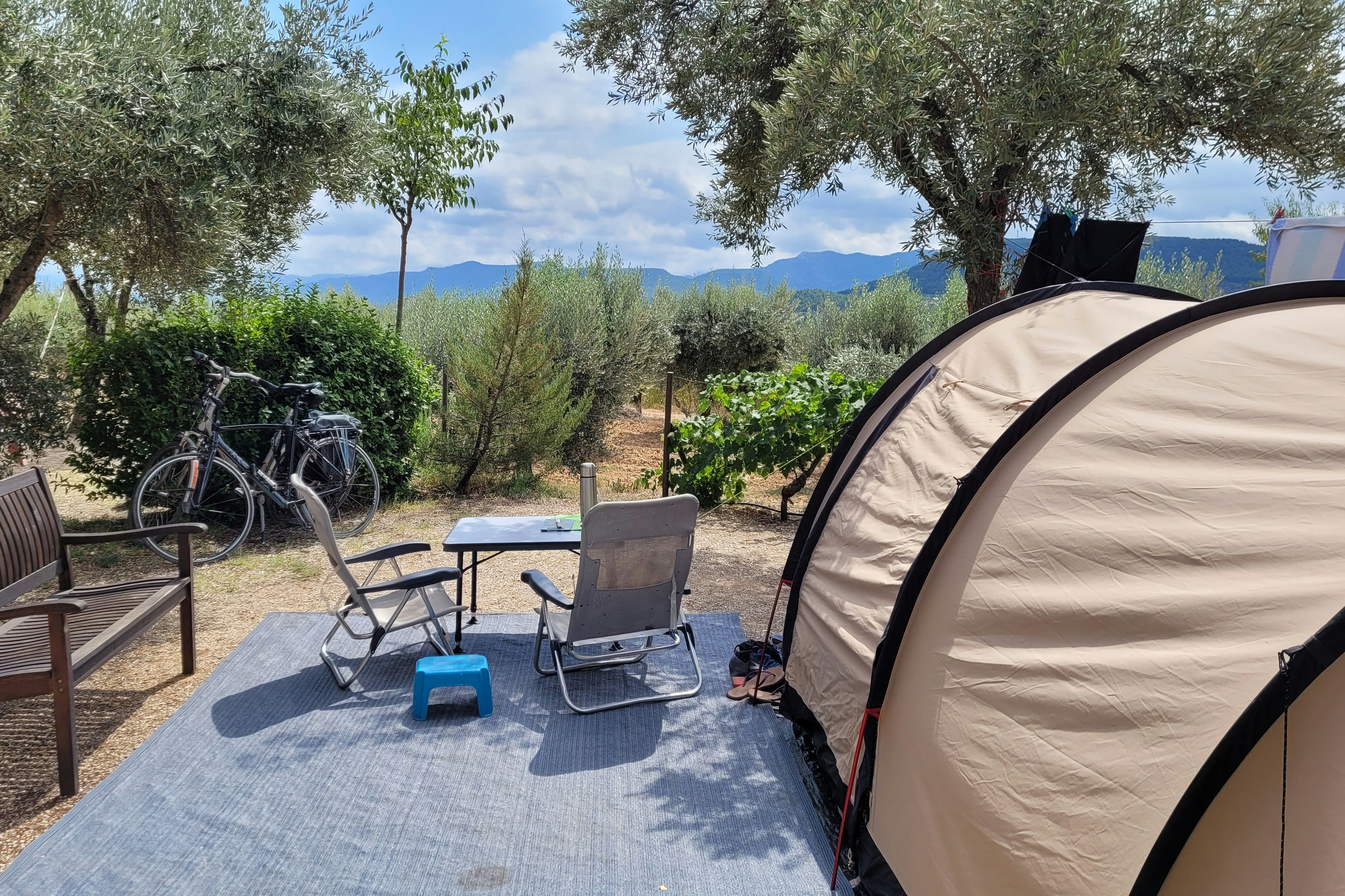 Camping La Fresneda - Zelt auf Standplatz
