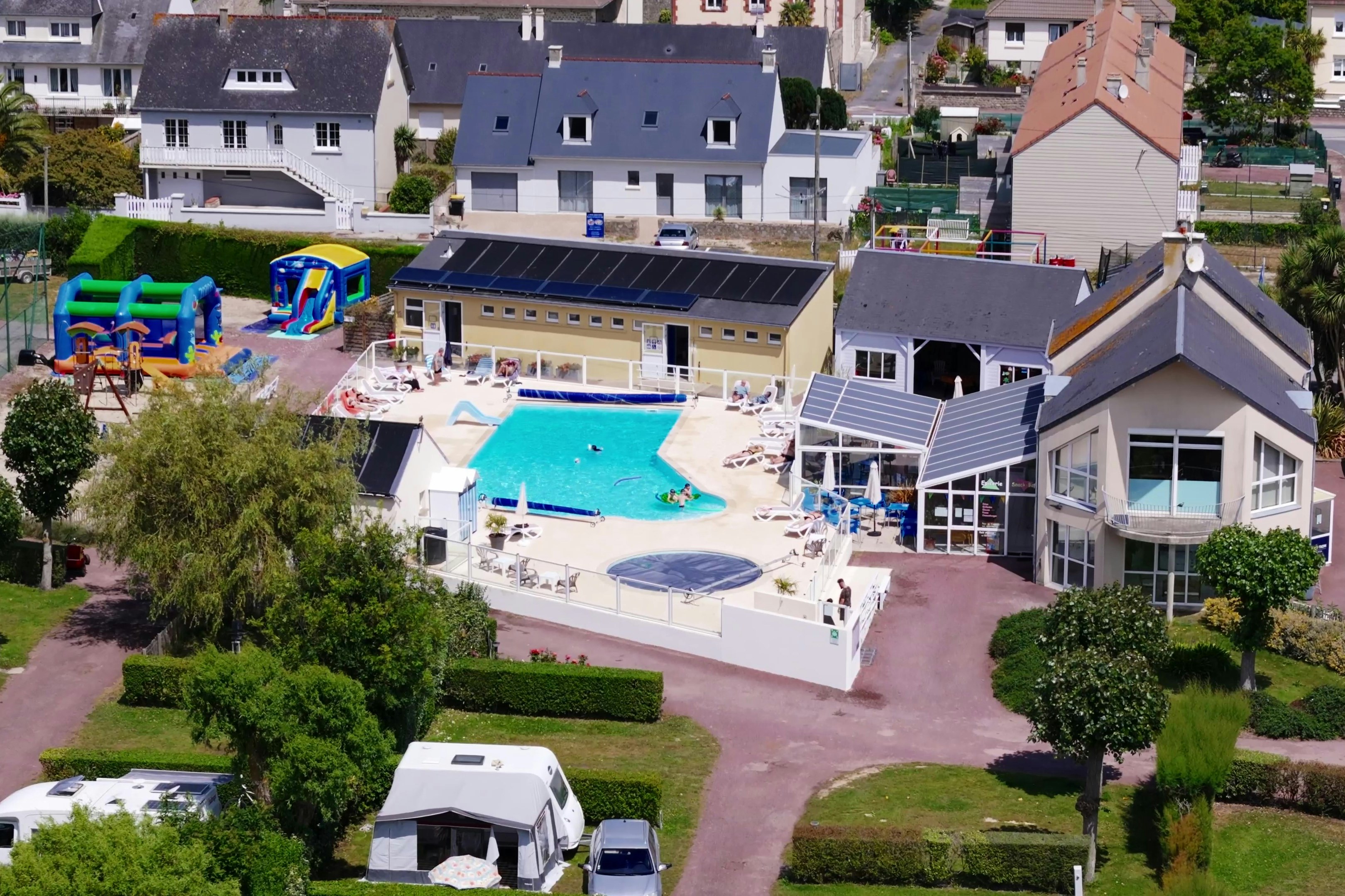 Camping La Gallouette - Blick auf das Freibad des Campingplatzes