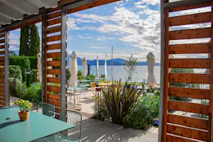 Camping La Gardiola - Restaurant mit Terrasse auf dem Campingplatz