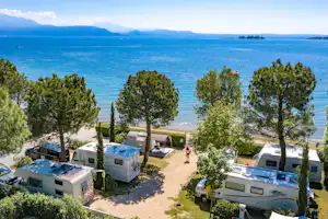 Camping La Gardiola - Wohnmobil- und Wohnwagenstellplätze mit Blick auf den See