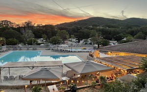 Camping La Garenne - Blick auf das Freibad auf dem Campingplatz