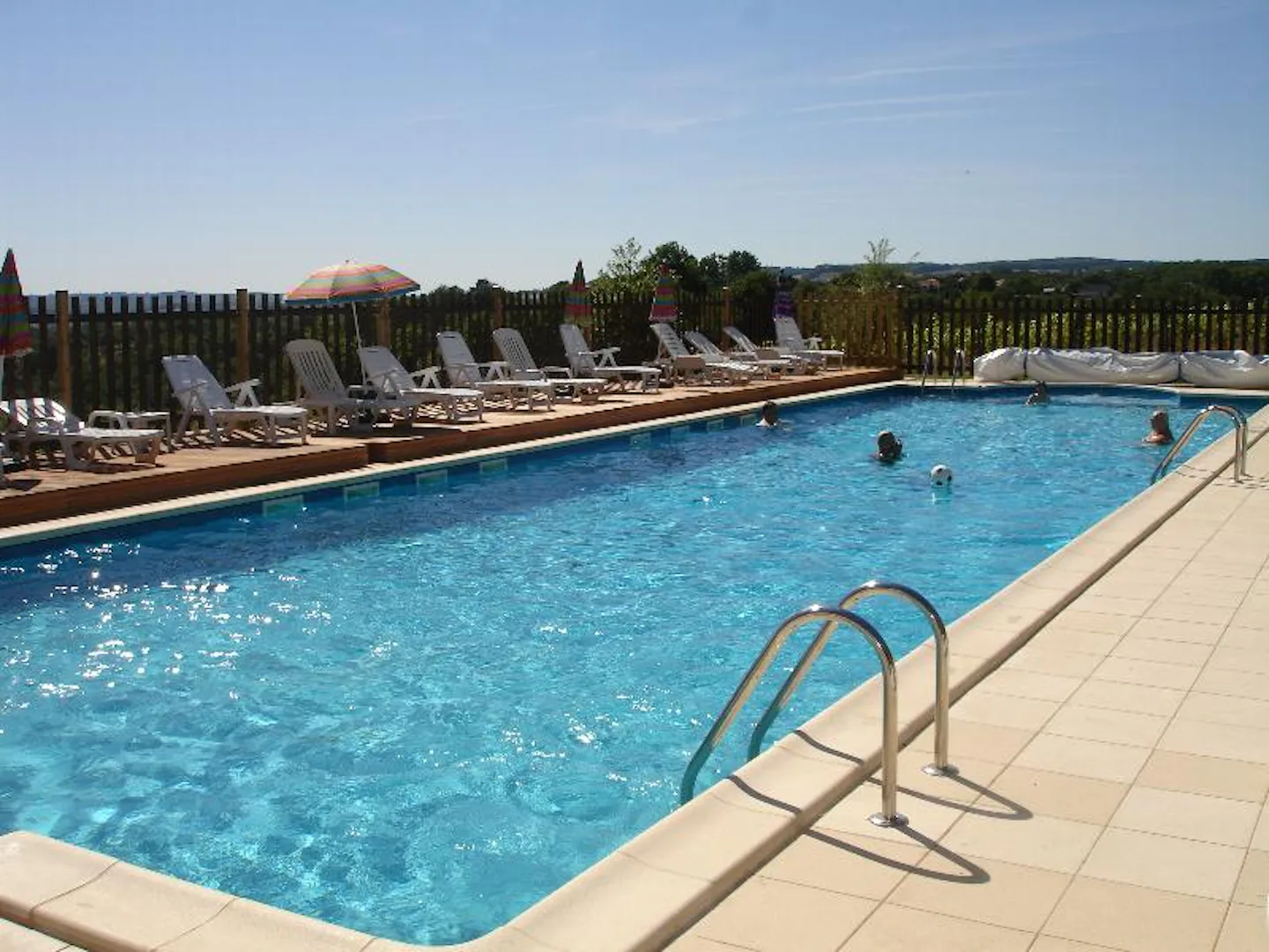 Camping La Garenne (Peyrignac)