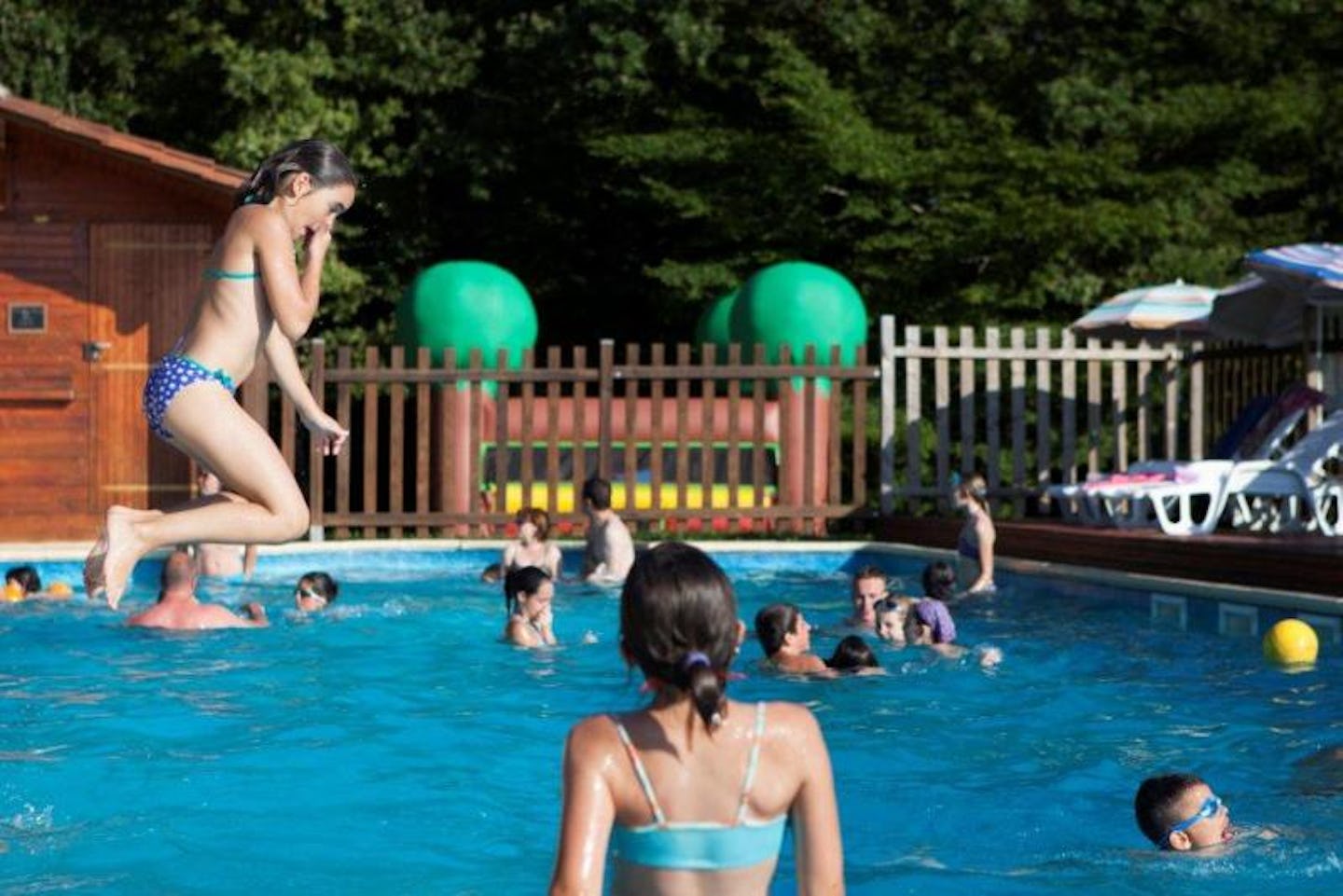 Camping La Garenne (Peyrignac)