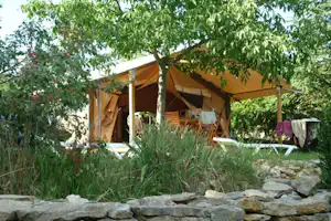 Camping La Goule - Glamping Zelt im Schatten der Bäume