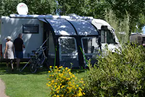 Camping La Grande Vallée - Wohnmobil auf Stellplatz