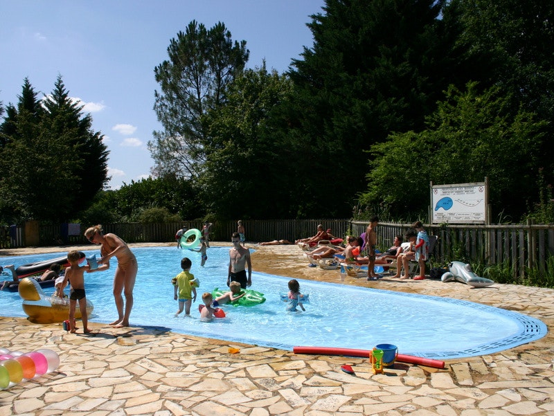 Camping La Grande Veyière - Pool im Freien auf dem Campingplatz