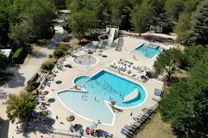 Camping La Grand'Terre - Luftaufnahme des Freibades