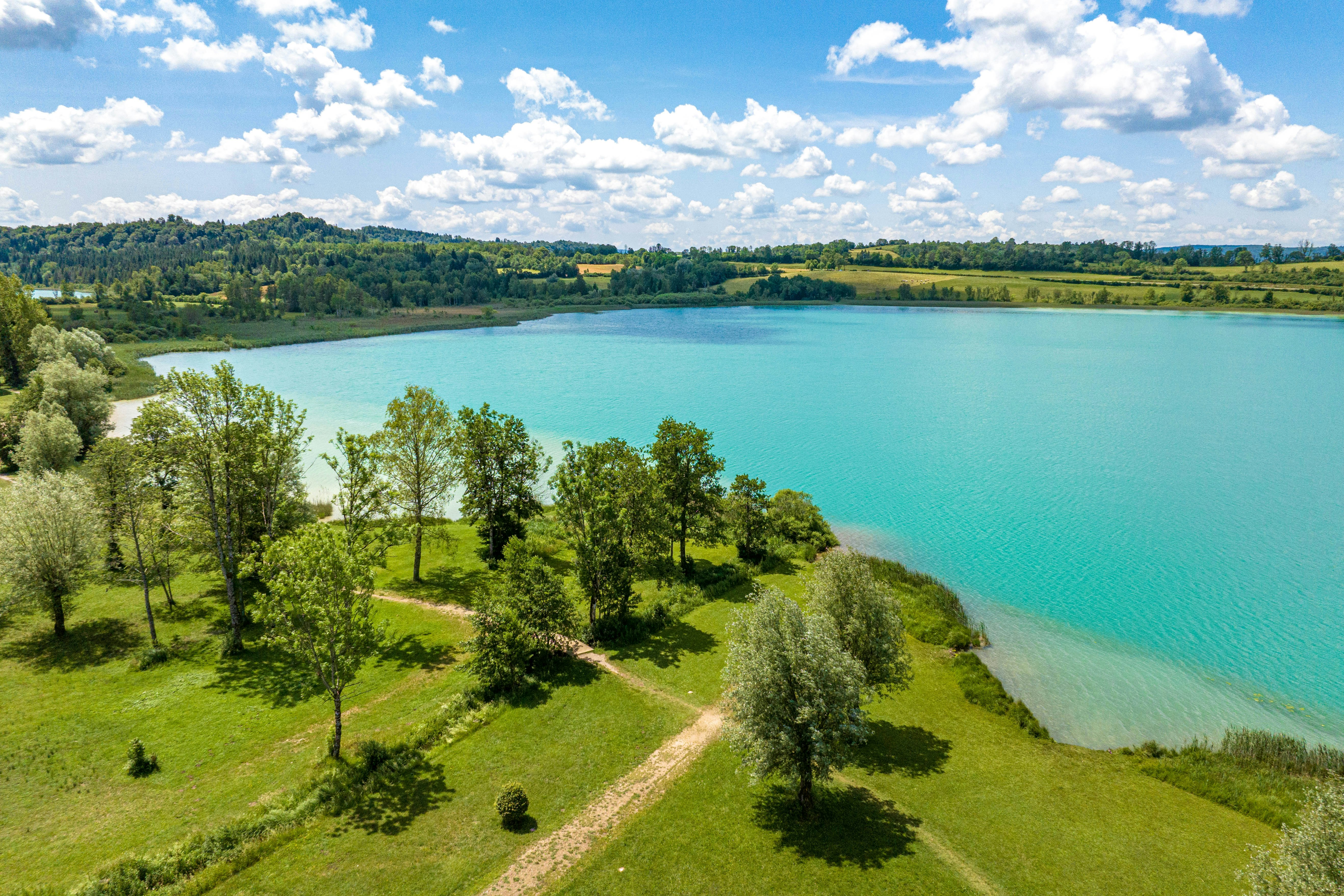 Camping La Grisière et Europe Vacances  - Luftaufnahme des Campingplatzes am See