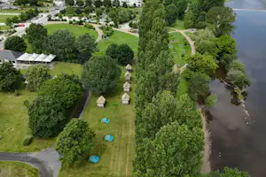 Onlycamp La Gâtine - Campingplatz am Fluss aus der Vogelperspektive