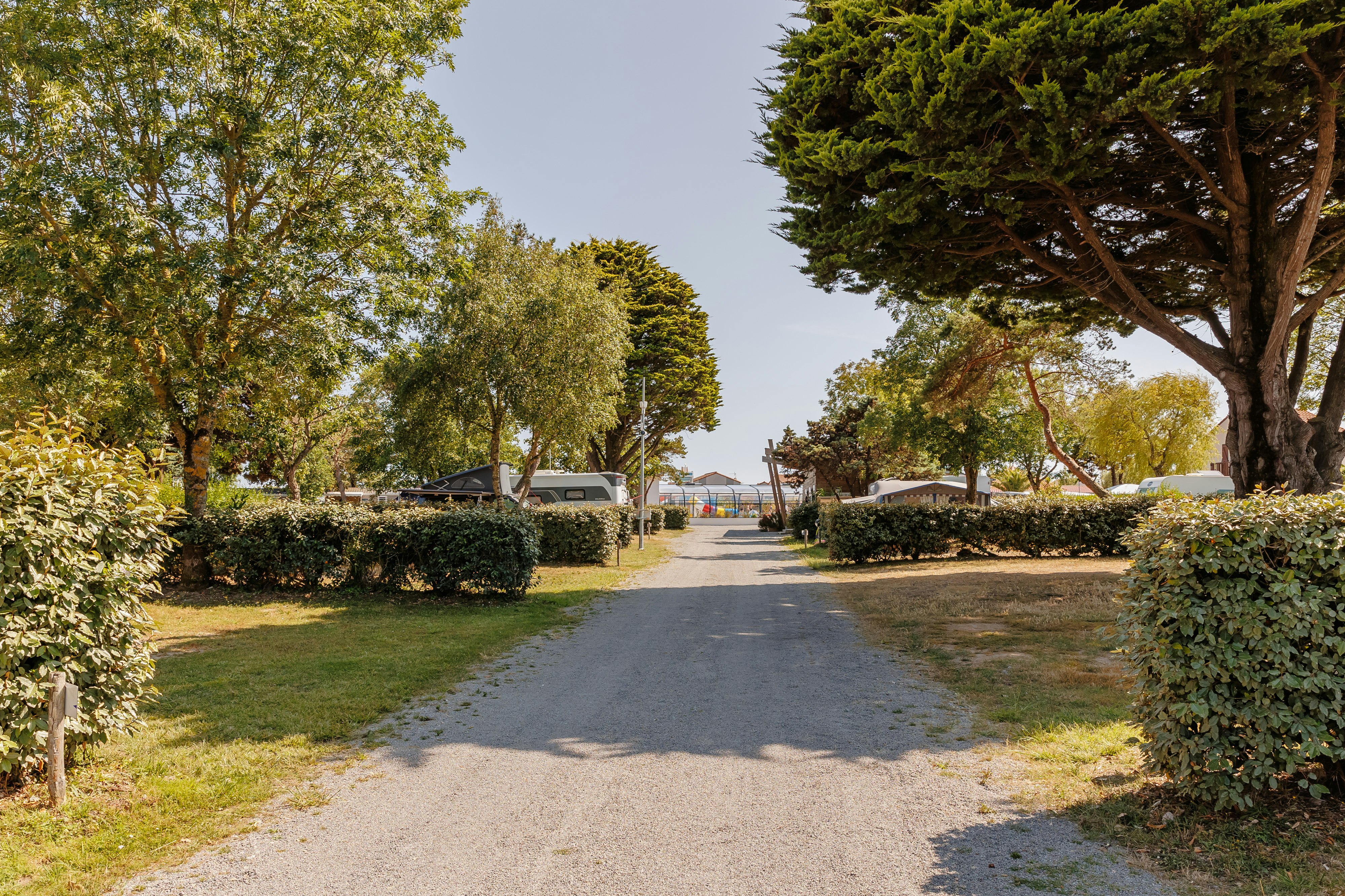 Camping La Guichardière - Standplätze im Grünen auf dem Campingplatz