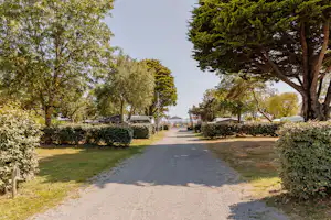 Camping La Guichardière - Standplätze im Grünen auf dem Campingplatz