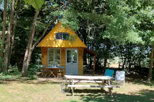 Camping La Jonquille - Mobilheim im Schatten der Bäume