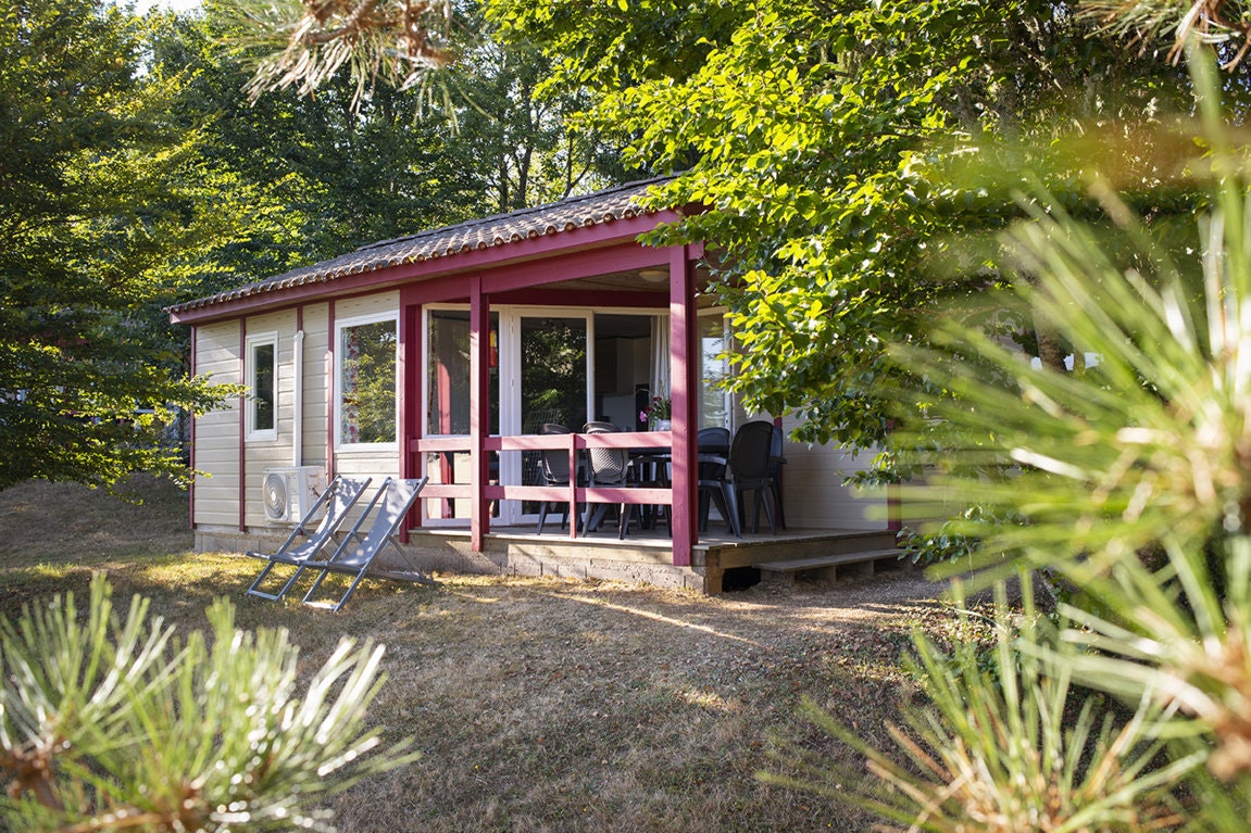 Camping Linotte  Camping la Linotte  - Mobilheim mit Terrasse auf dem Campingplatz