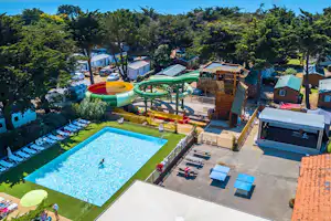 Camping La Madrague - Wasserpark mit Wasserrutsche und Schwimmbad auf dem Campingplatz