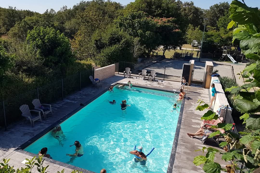 Camping La Magaudie - Pool auf dem Campingplatz