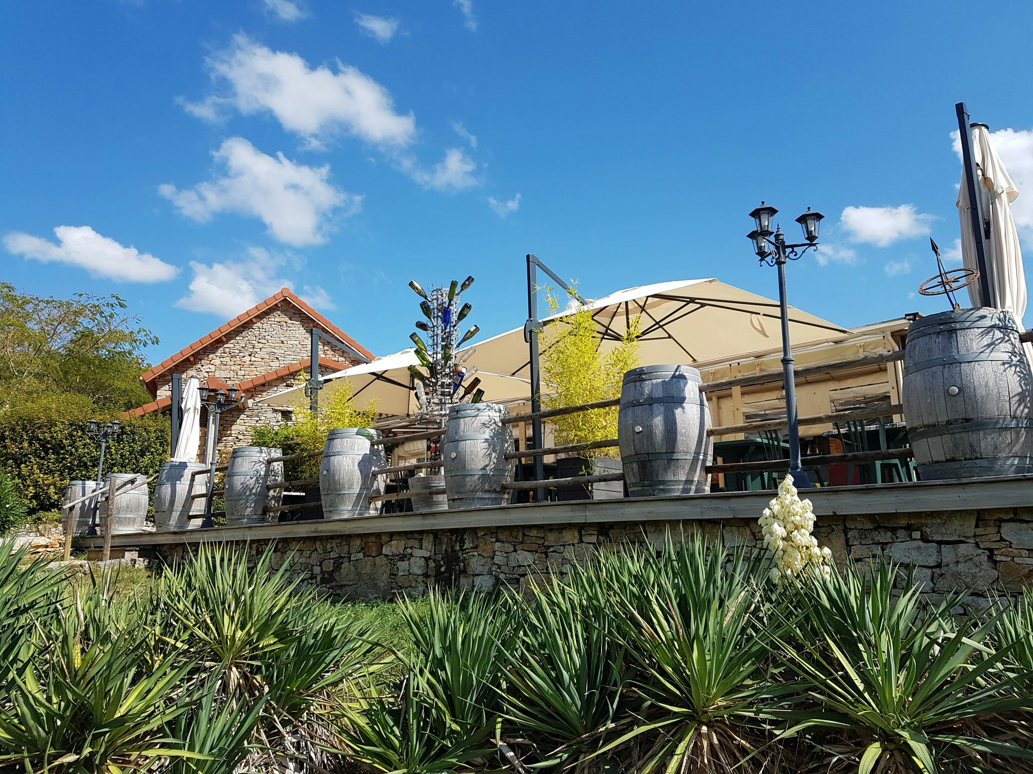 Camping La Magaudie - Terrasse auf dem Campingplatz