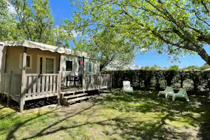 Camping La Maïade, Ushuaïa Villages - Mobilheim mit Terrasse auf dem Campingplatz