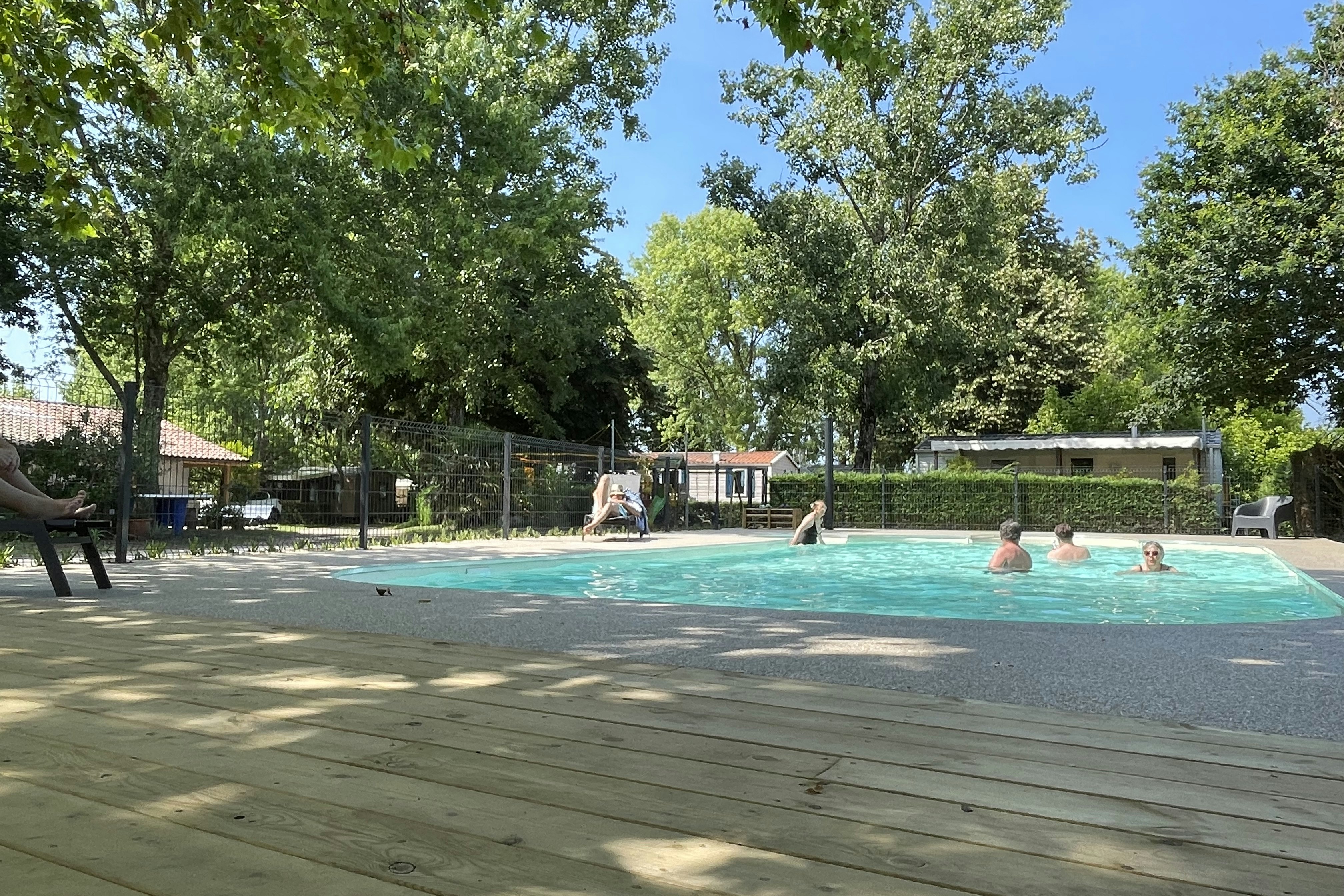 Camping La Maïade, Ushuaïa Villages - Freibad auf dem Campingplatz