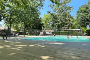 Camping La Maïade, Ushuaïa Villages - Freibad auf dem Campingplatz