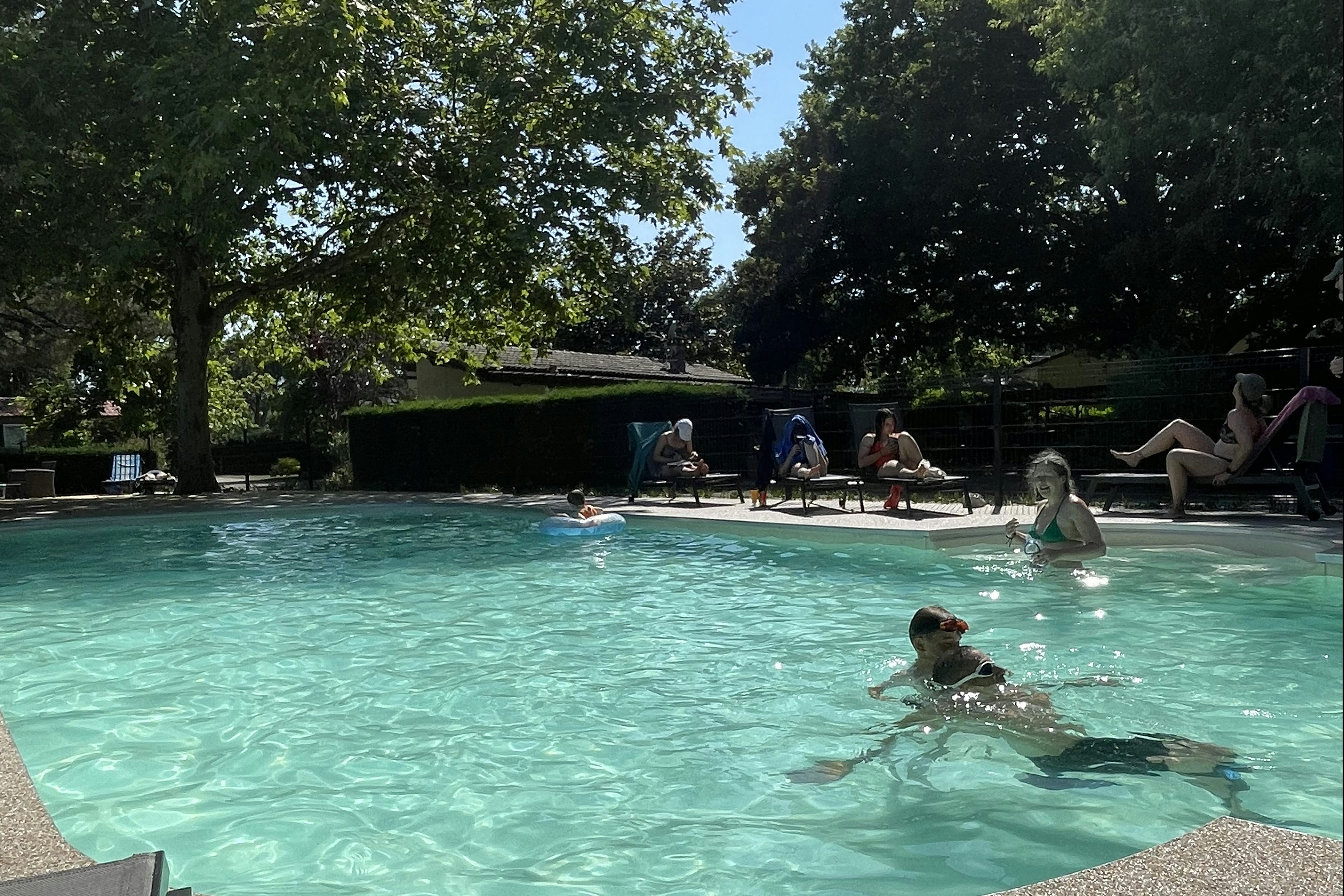 Camping La Maïade, Ushuaïa Villages - Pool im Freien auf dem Campingplatz