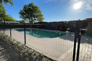 Camping La Maïade, Ushuaïa Villages - Pool im Freien auf dem Campingplatz