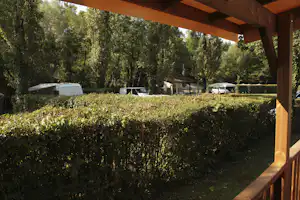 Camping La Marjorie - Wohnwagen- und Wohnmobilstellplätzen zwischen Bäumen