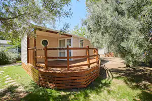 Alannia Costa Dorada - Mobilheim mit Terrasse auf dem Campingplatz