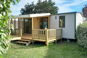 Camping Le Transat - Mobilheim mit Terrasse auf dem Campingplatz