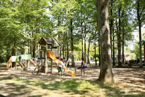 Camping La Mignardière - Kinderspielplatz auf dem Campingplatz