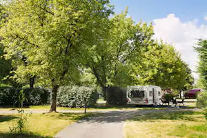 Camping La Mignardière - Standplätze im Grünen auf dem Campingplatz