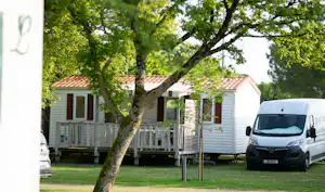 Camping La Mouette Rieuse - Mobilheim mit Terrasse auf dem Campingplatz