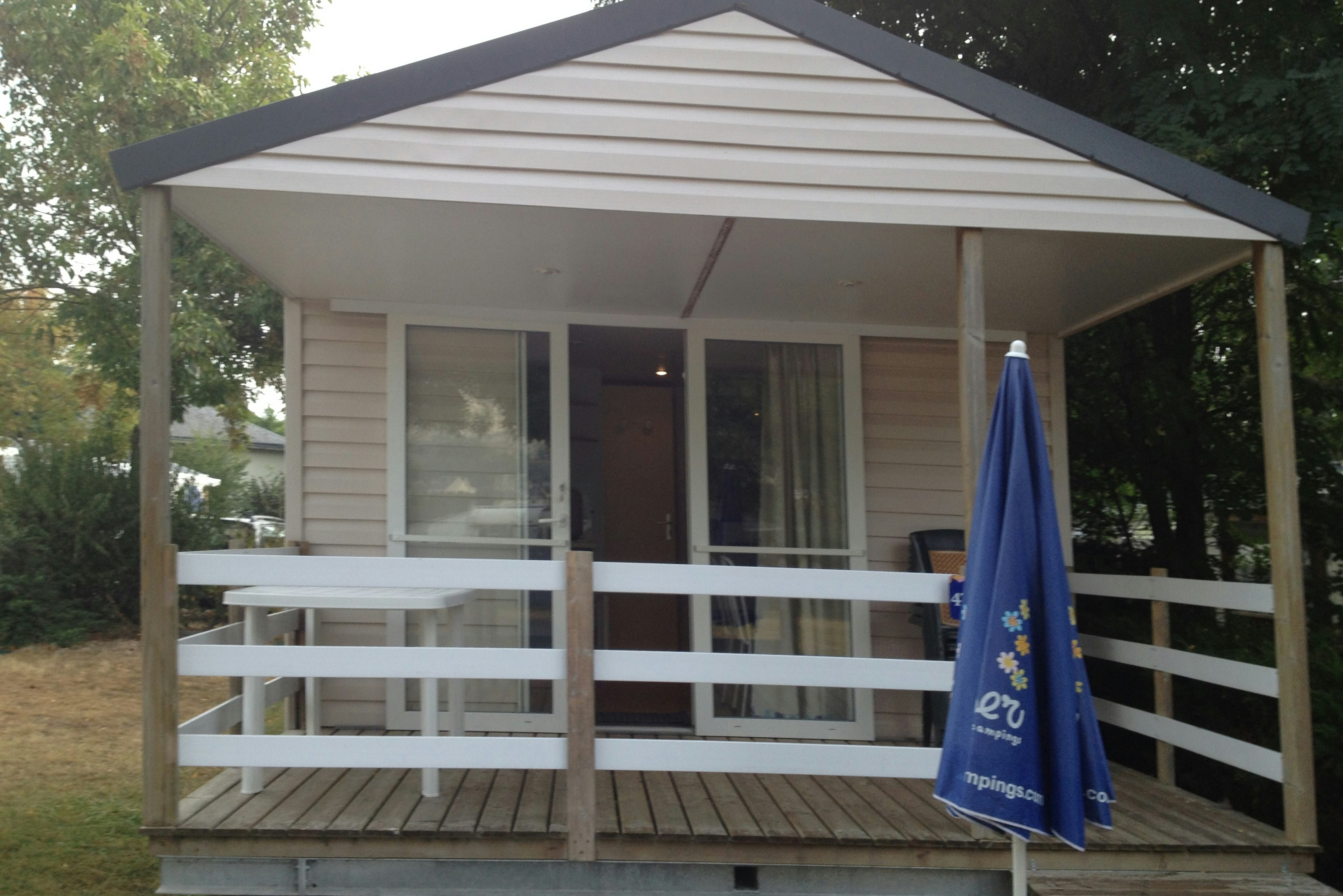 Camping La Mouette Rieuse  - Mobilheim mit Terrasse auf dem Campingplatz