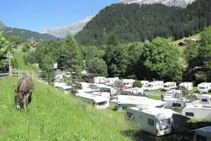 Camping La Murée - Wohnwagen- und Zeltstellplatz mit Blick auf die Berge