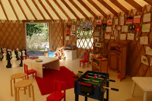 Camping La Palombière - Spielhalle auf dem Campingplatz