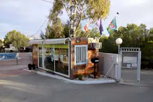 Camping La Pedrera - Einfahrt und Rezeption vom Campingplatz